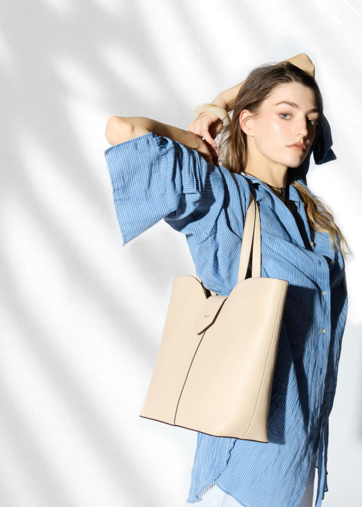 Vista tote bags in fine pelle martellata beige