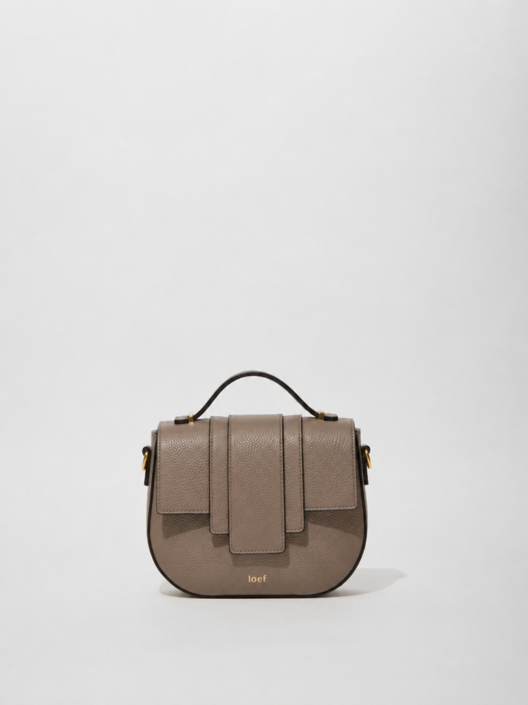 Borsa a tracolla Kim IOEF in pelle martellata taupe caldo, vista frontale, Made in Italy