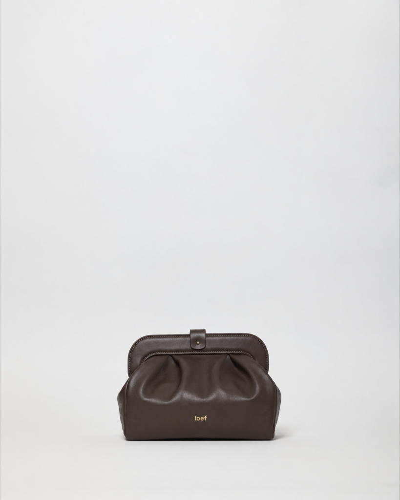 Robby Midi clutch in pelle liscia Testa di Moro Made in Italy IOEF vista frontale