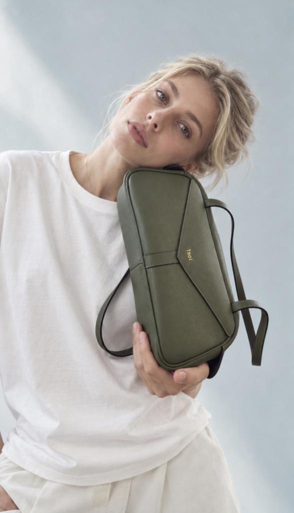 Aria Borsa a Spalla in Pelle Martellata a Grana Fine Verde Oliva, Made in Italy